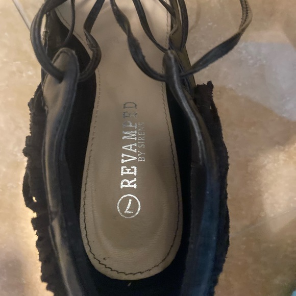 STYLISH FRINGE HEELS - Picture 4 of 5